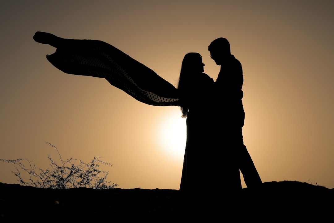 Eski Aşkın Gölgesinde: Bir Erkeğin Unutamadığına Dair İşaretler